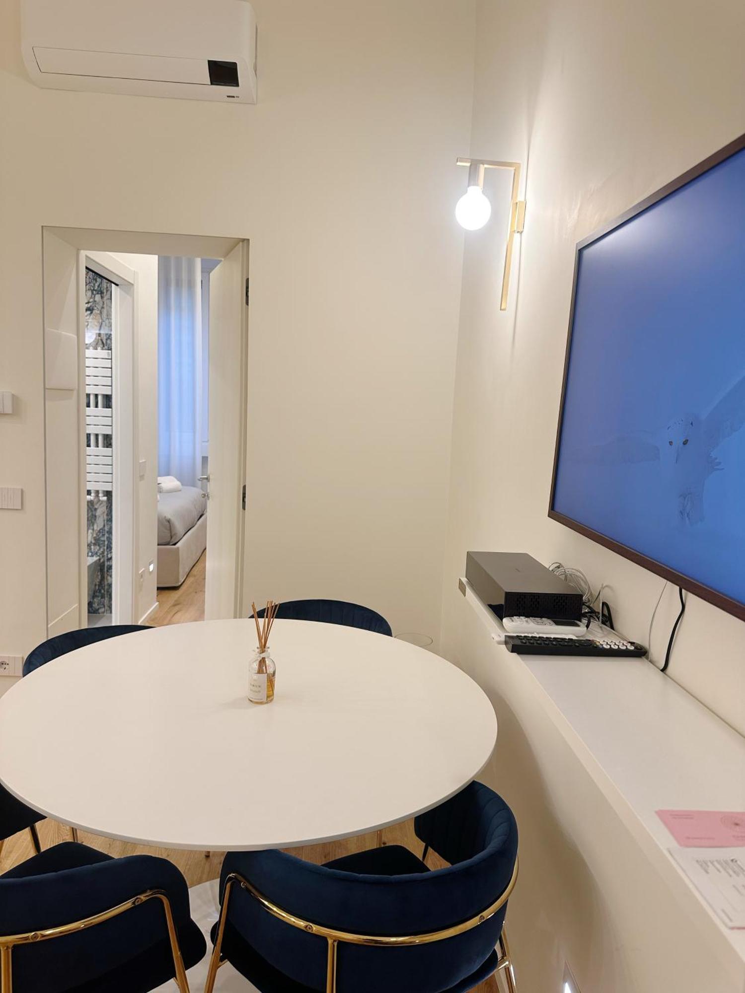 Private Apartment With Wi-Fi Milano City Near Duomo Atena מראה חיצוני תמונה